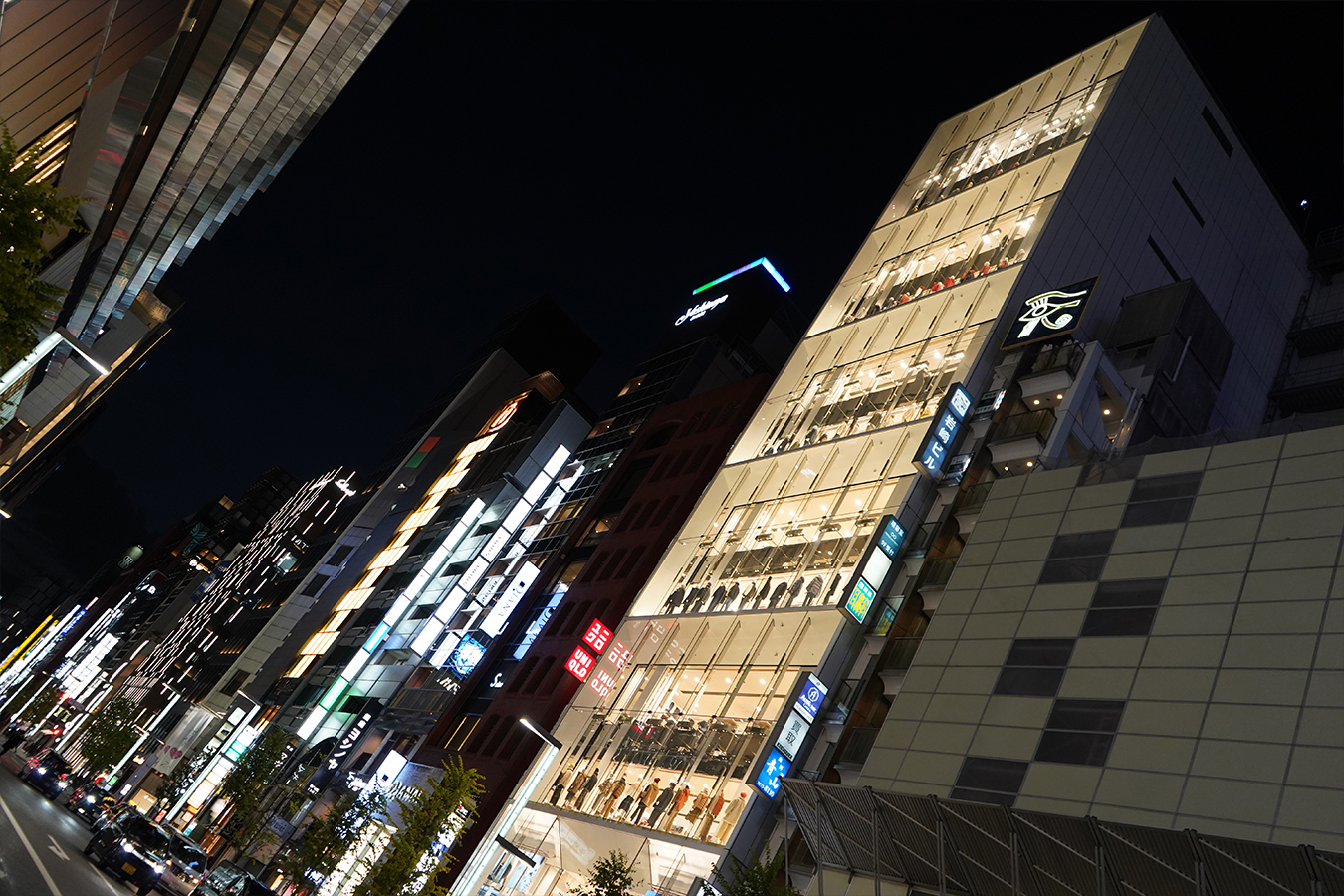 An avant-garde source of fashionable goods “Ginza’s fashion center