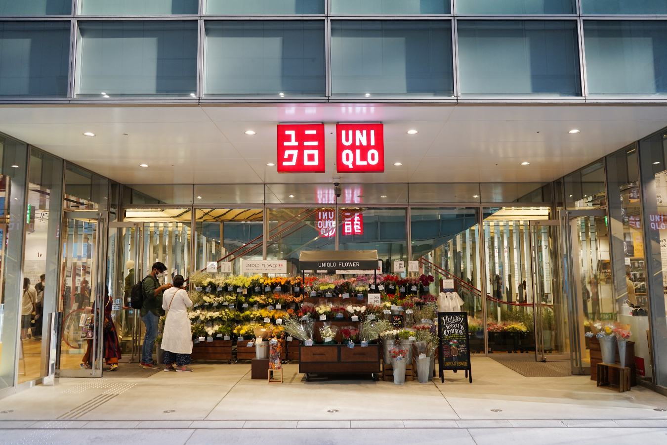 UNIQLO and Komatsu Store: an innovative global company, and small creative company