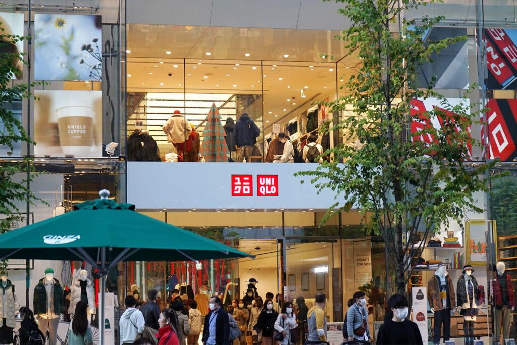 UNIQLO and Komatsu Store: an innovative global company, and small